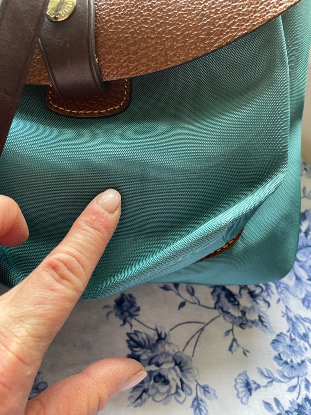 DOONEY & BOURKE ALTO “HAPPY” CROSSBODY BAG-NYLON & LEATHER. - Picture 6 of 13